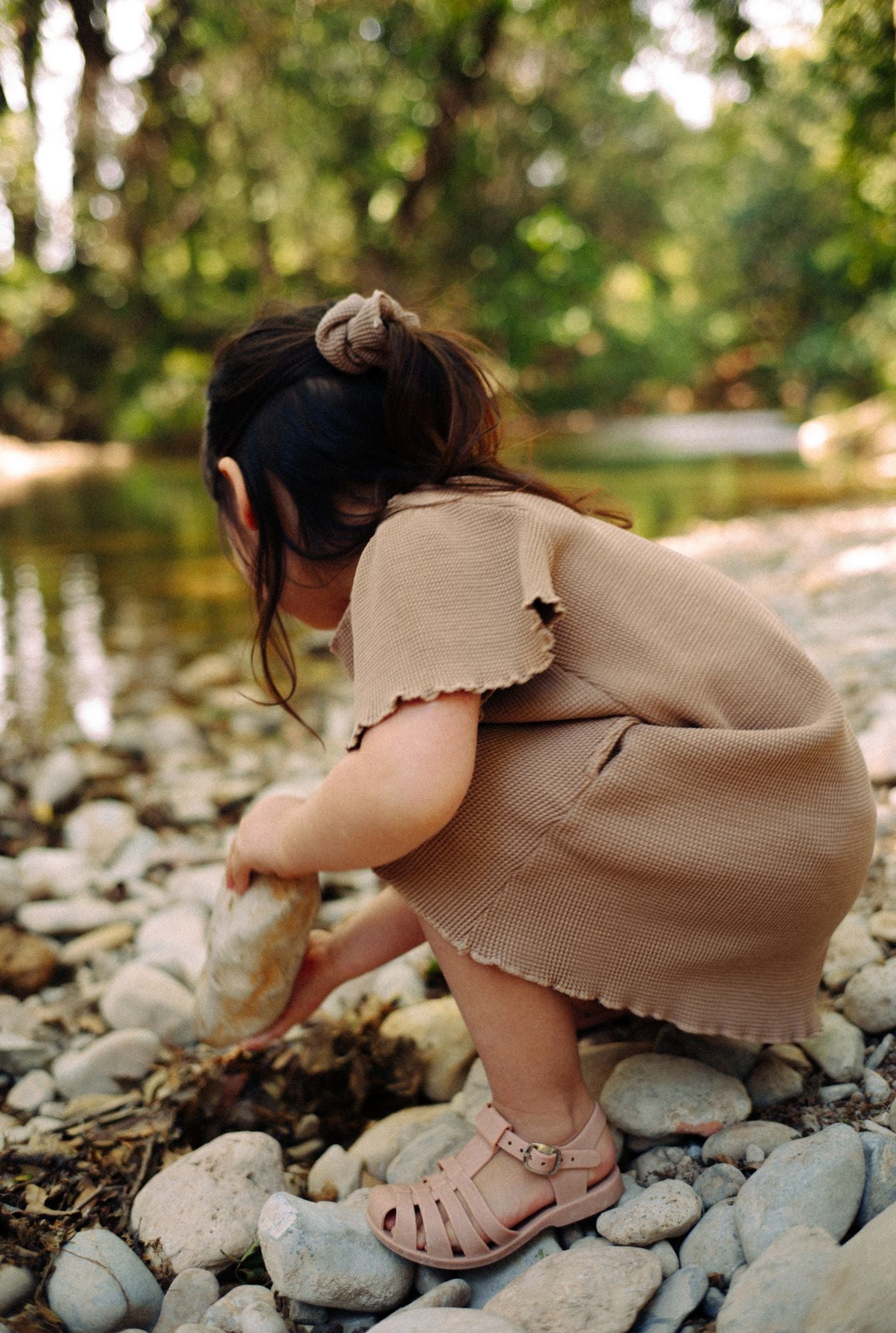 River play in Tiny Advocates dress. Made from buttery-soft organic cotton waffle, it is comfortable, stylish and fun to wear. Cute sleeves and functional pockets are a plus.